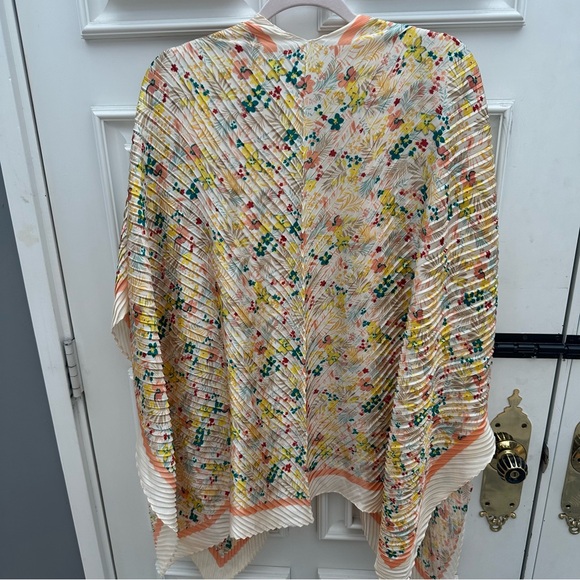Banana Republic - Floral Pleated Kimono Wrap - OS - Picture 4 of 6